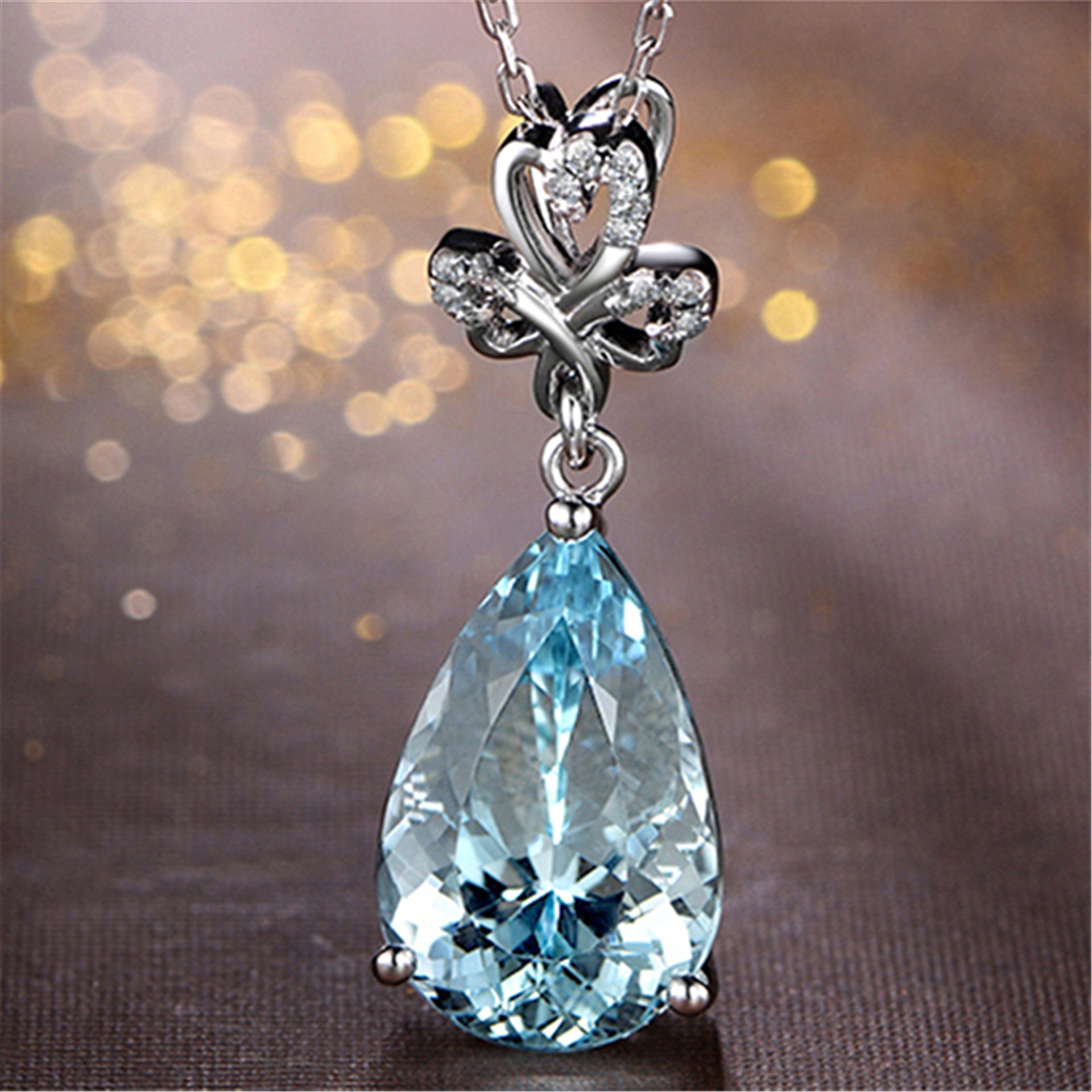 Damen Halskette mit blauem Kristallanhänger im Tropfendesign