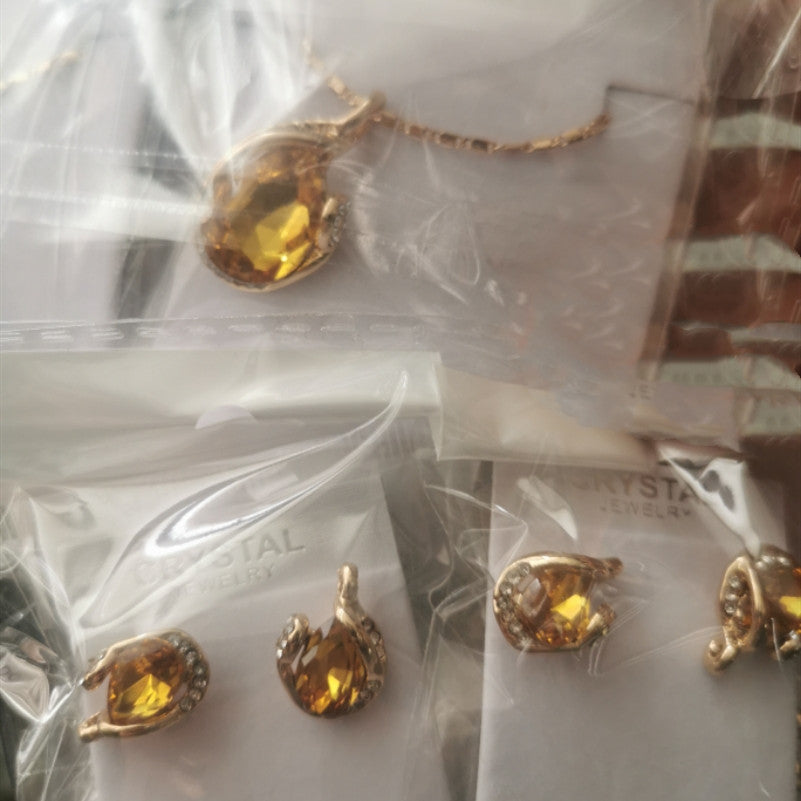 Elegantes Kristall Duo mit tropfenförmigem Anhänger