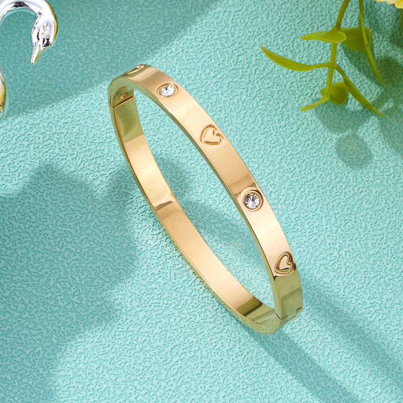 Personalisiertes Herz-Armband aus Edelstahl – modernes Design