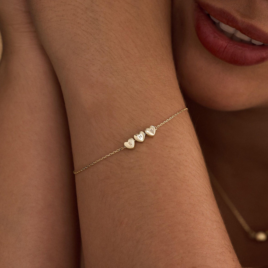 Personalisiertes Herzarmband mit Buchstaben aus Edelstahl