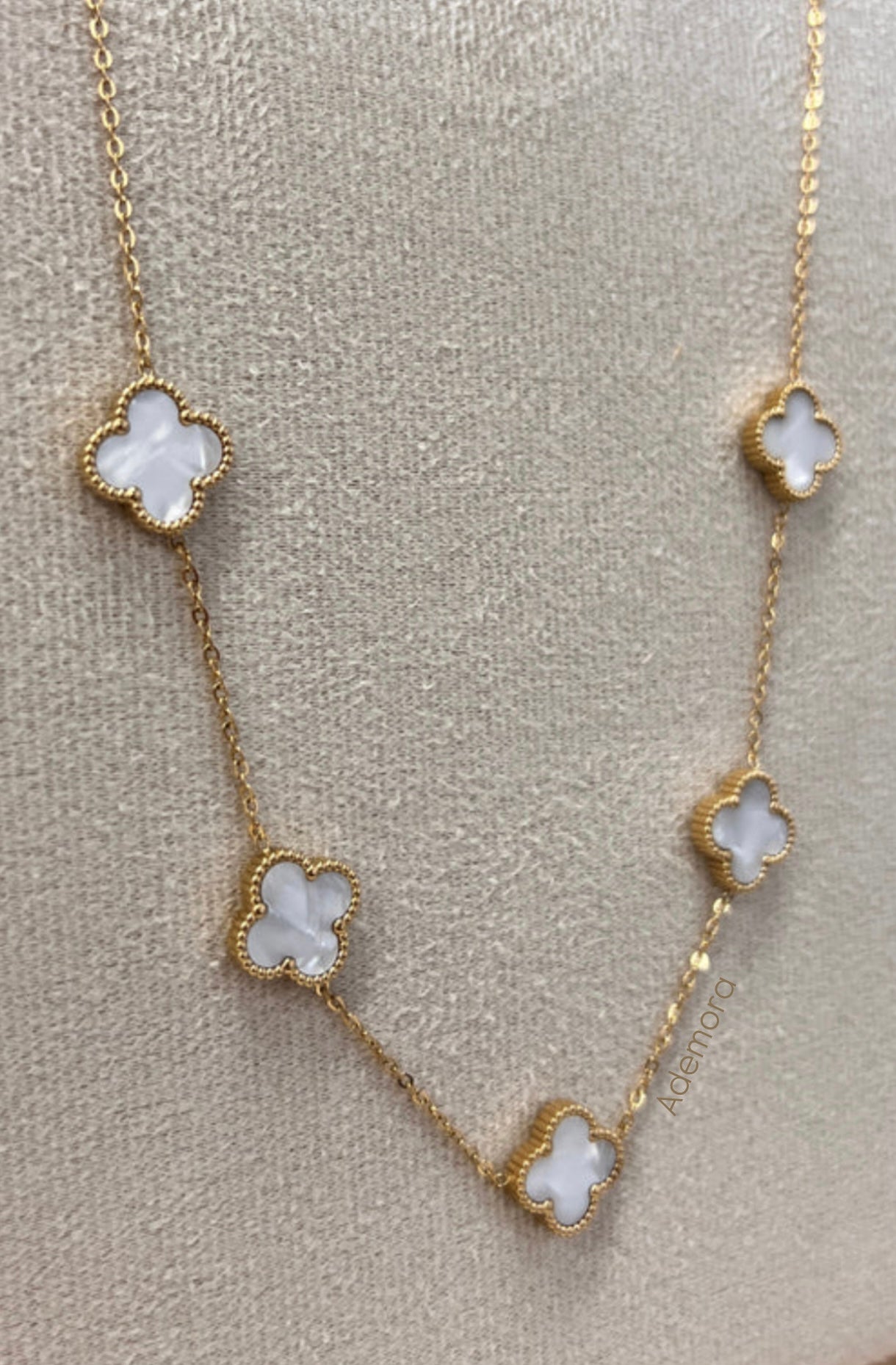 Clover Elegance Damen Halskette Vergoldeter Edelstahl