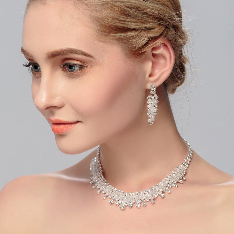 Elegantes Brautschmuck Ensemble mit Halskette, Ohrringen und Diadem