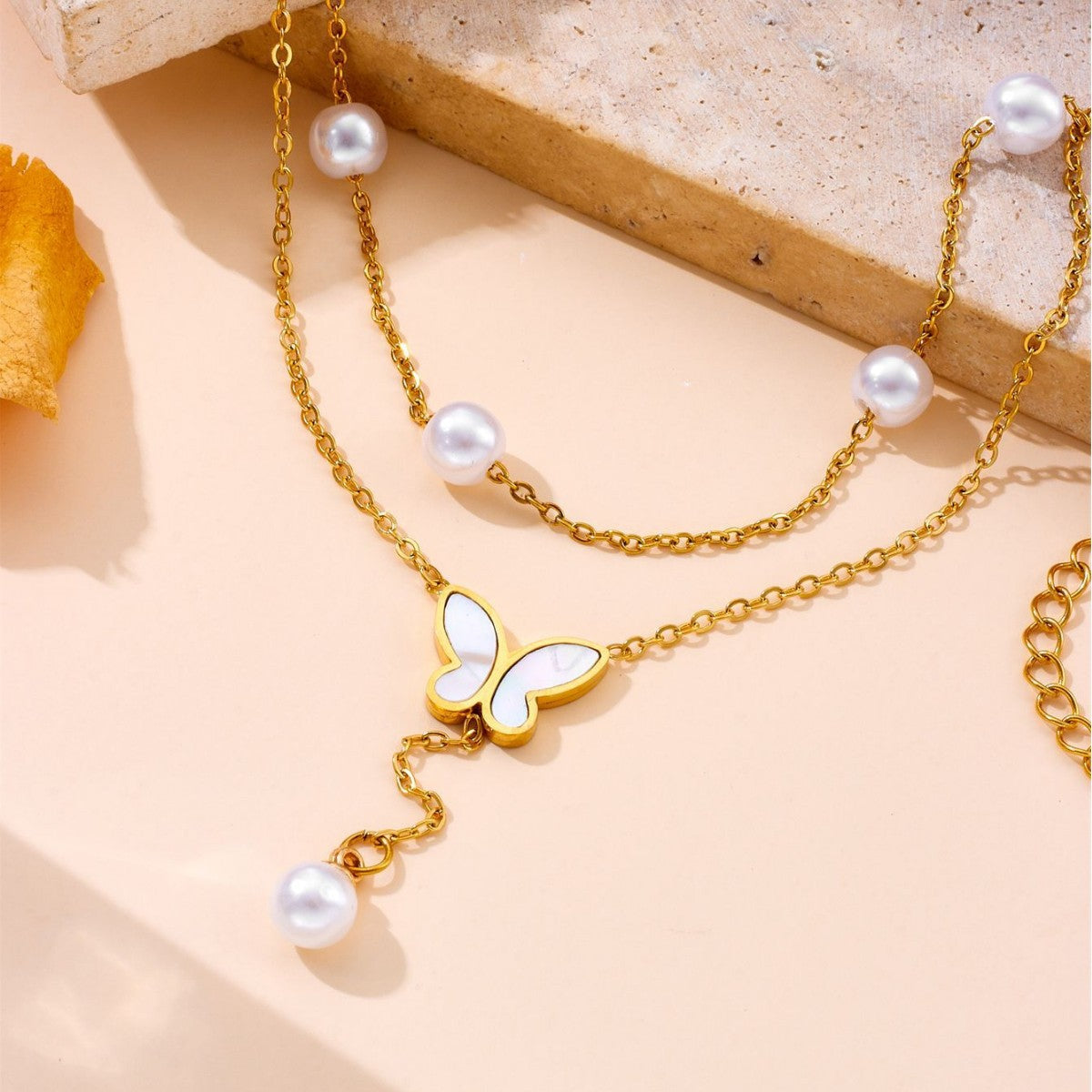 Doppellagiges Fußkettchen mit Schmetterling und Perlen-Optik