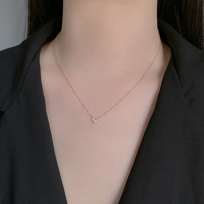 Minimalistische Herz Halskette in Silberoptik