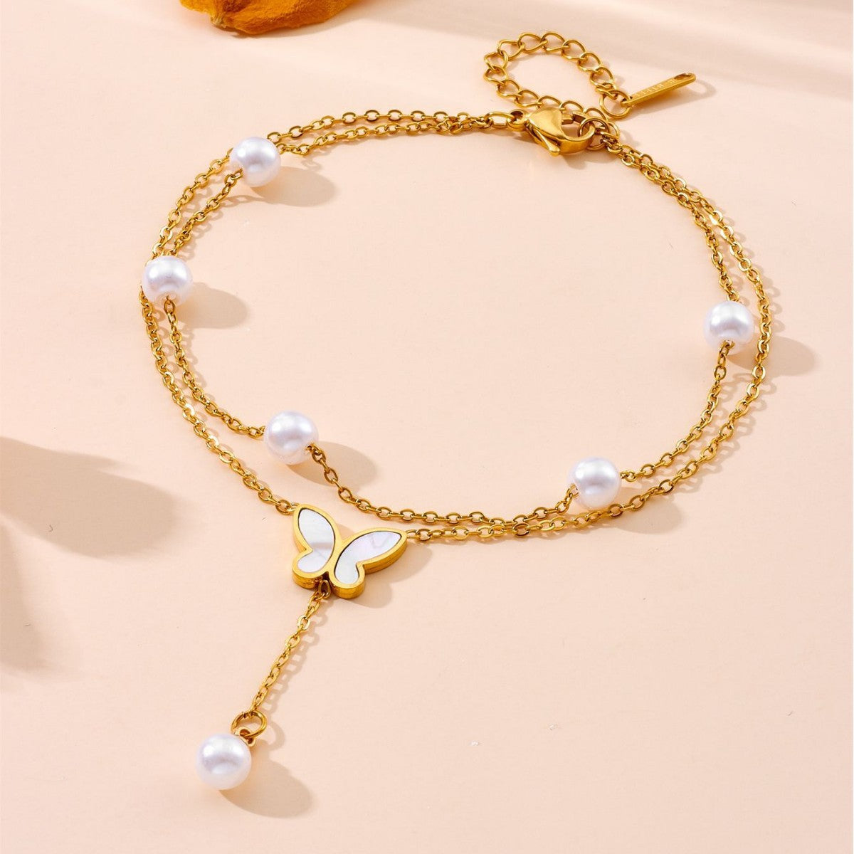 Doppellagiges Fußkettchen mit Schmetterling und Perlen-Optik