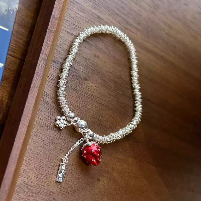 Berry Charm Ring-Armband mit Erdbeer-Anhänger