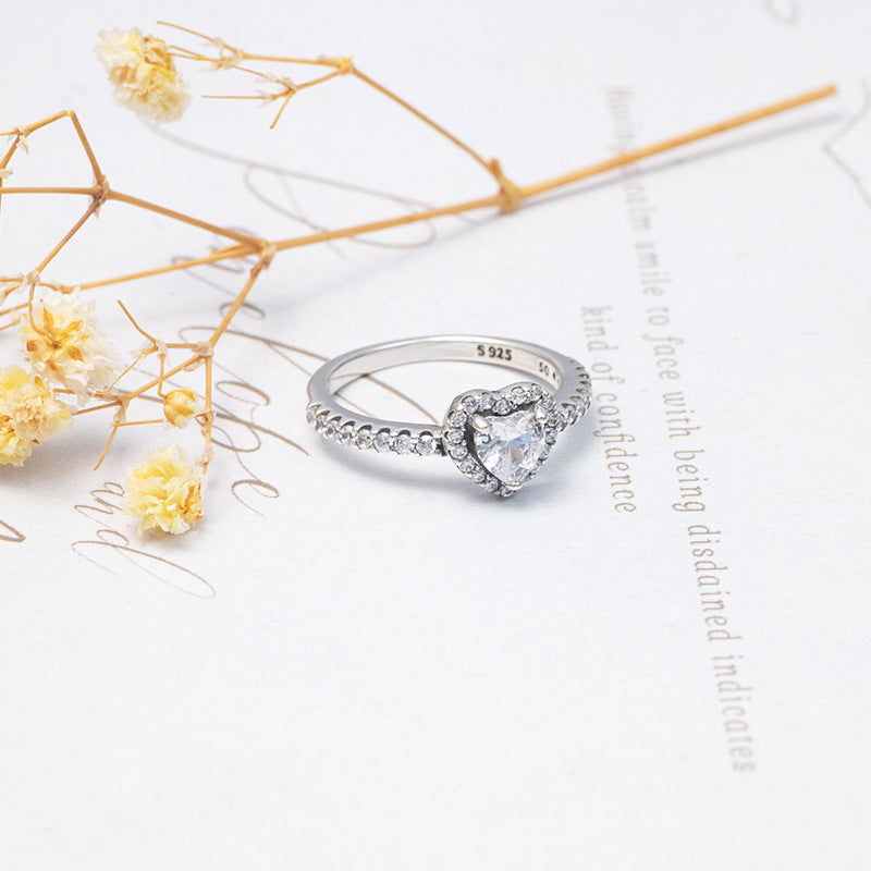 Herzförmiger Silberring mit Zirkon für Damen