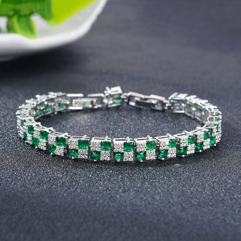 Farbintensives Gliederarmband im modernen Design