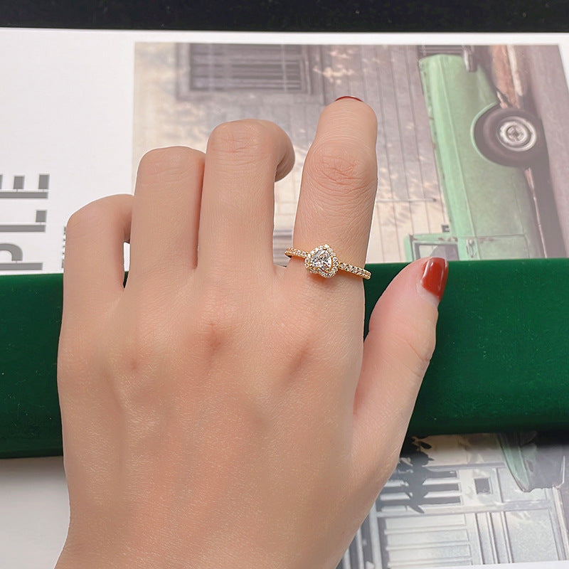 Herzförmiger Silberring mit Zirkon für Damen