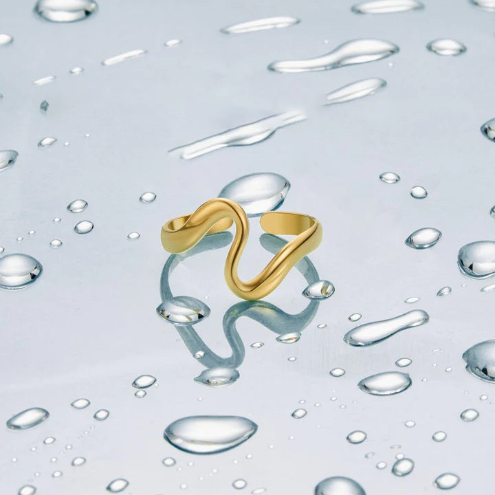 Modischer unregelmäßiger Schlangenring mit geschwungenem geometrischem Design