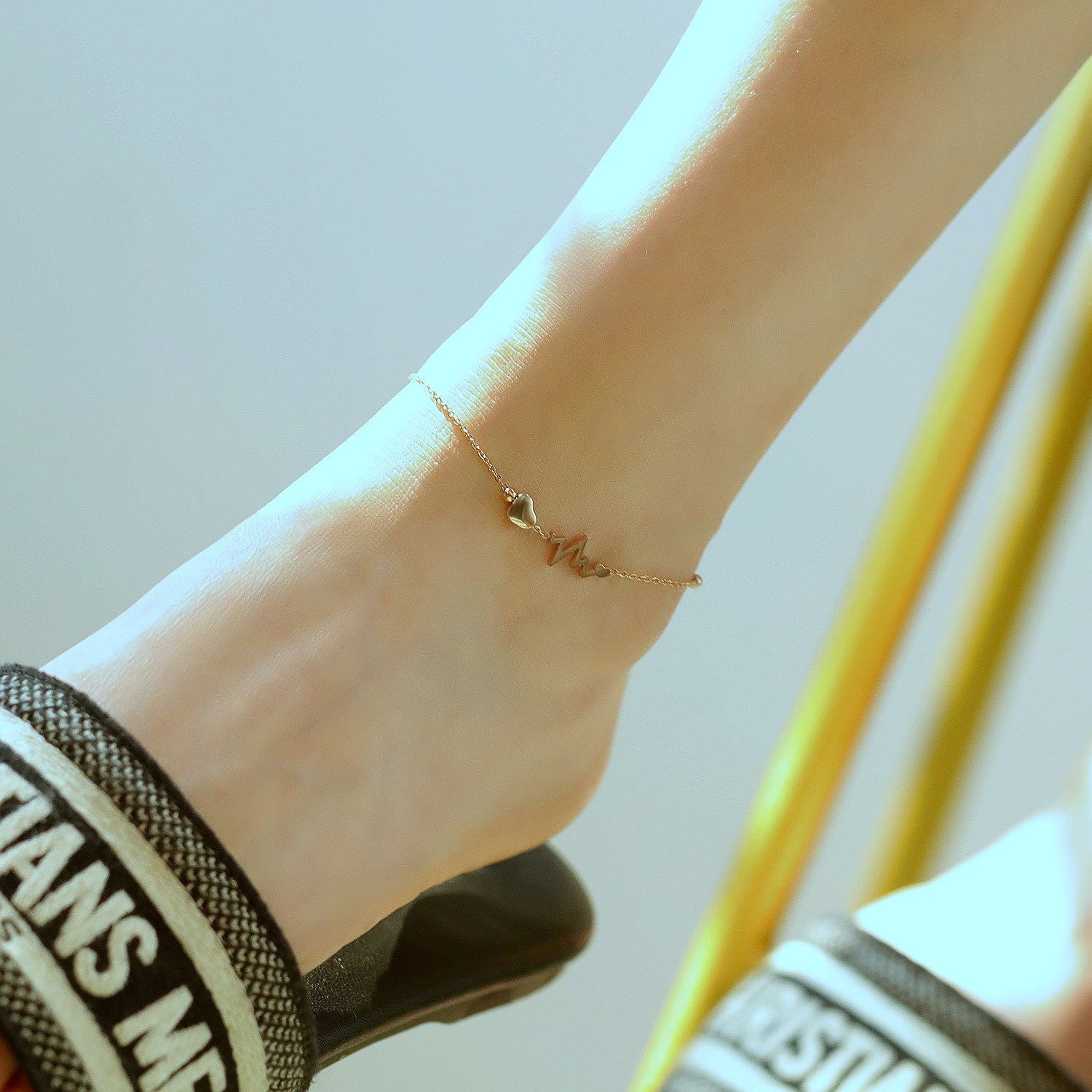 Elegantes Titanstahl Fußkettchen mit EKG & Herzmotiv