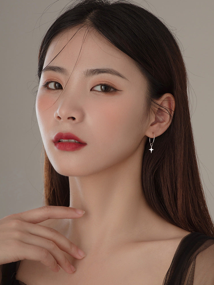Handgefertigte asymmetrische Stern-Ohrringe für Damen