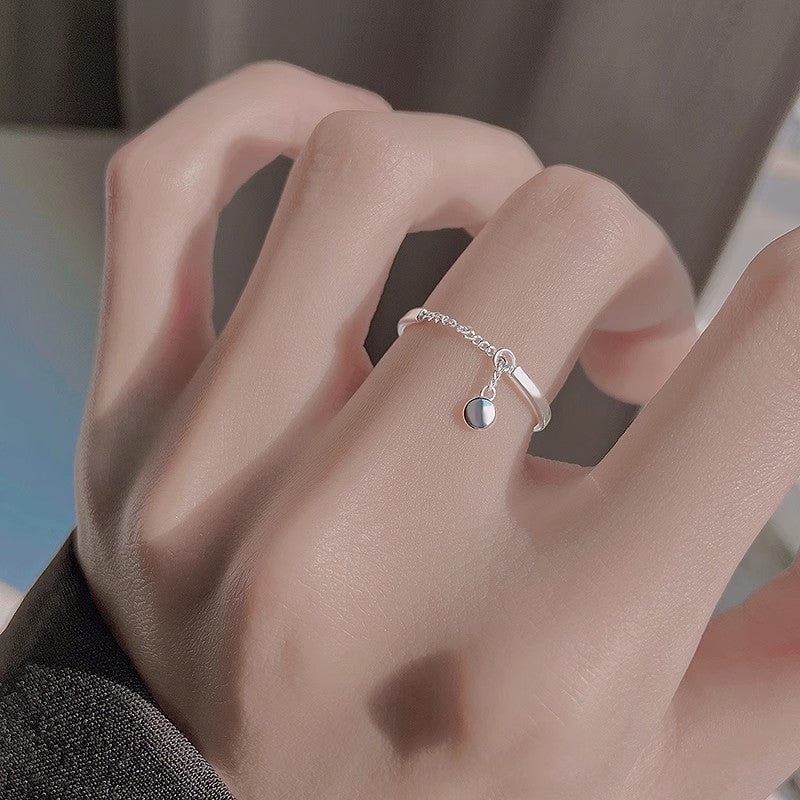 Schlichter verstellbarer Kettenring mit Perlen-Detail