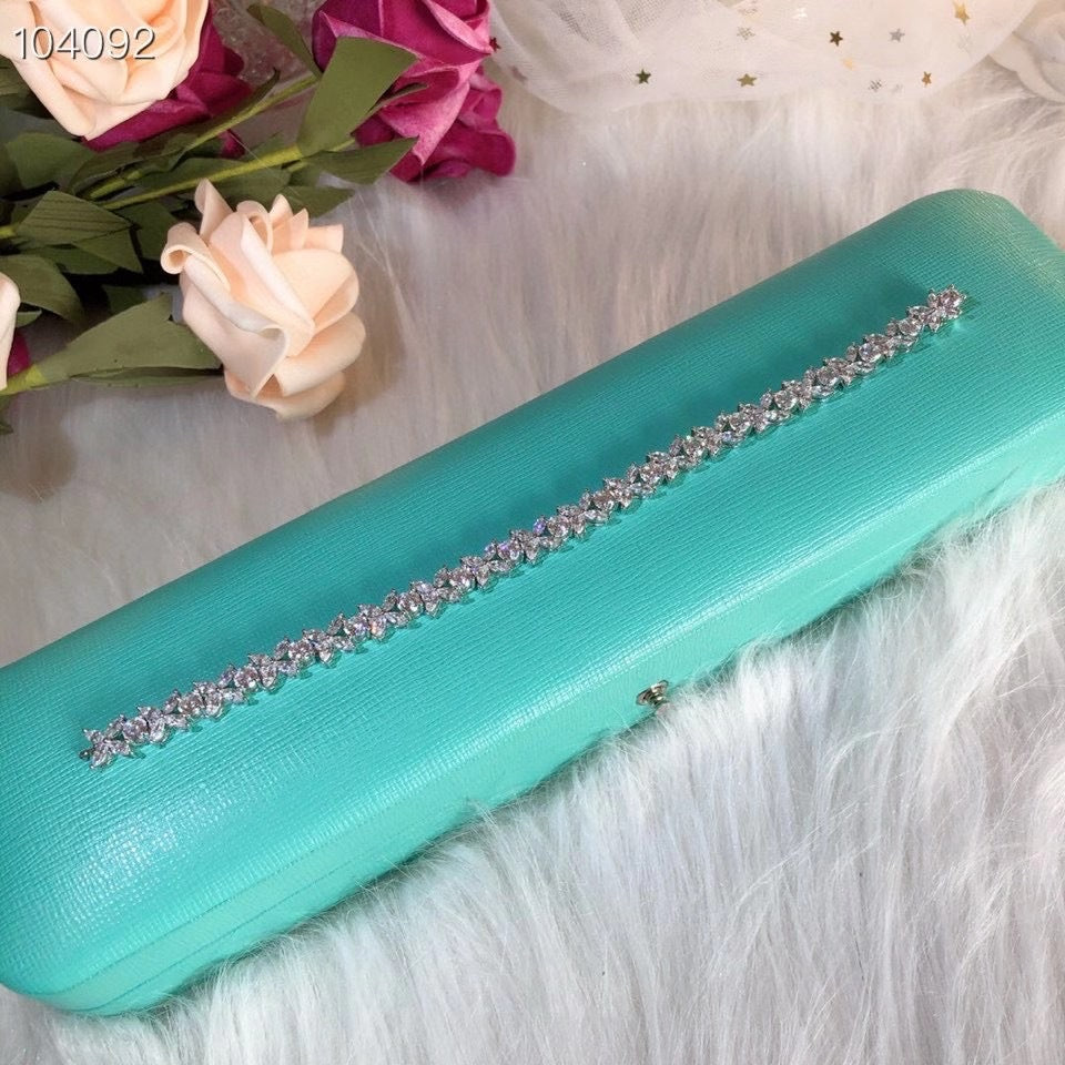 Damen Armband mit funkelndem Augenmotiv Silberfarben