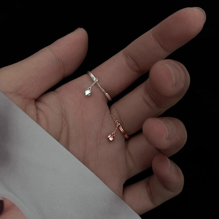 Schlichter verstellbarer Kettenring mit Perlen-Detail