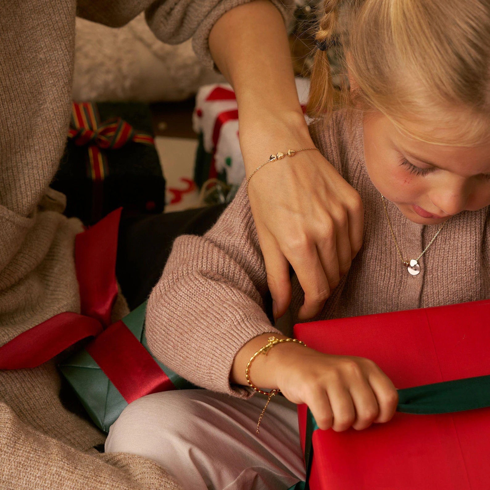 Personalisiertes Herzarmband mit Buchstaben aus Edelstahl