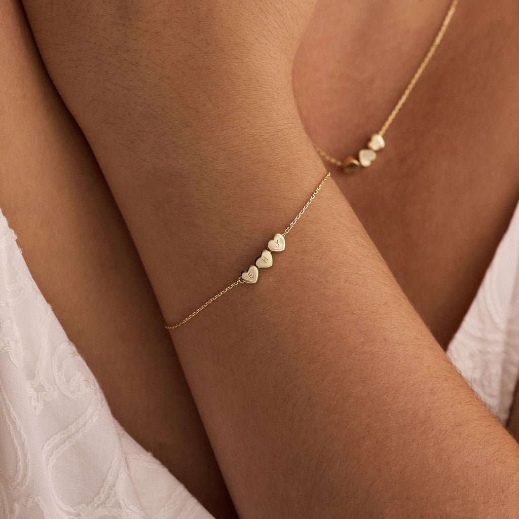 Personalisiertes Herzarmband mit Buchstaben aus Edelstahl